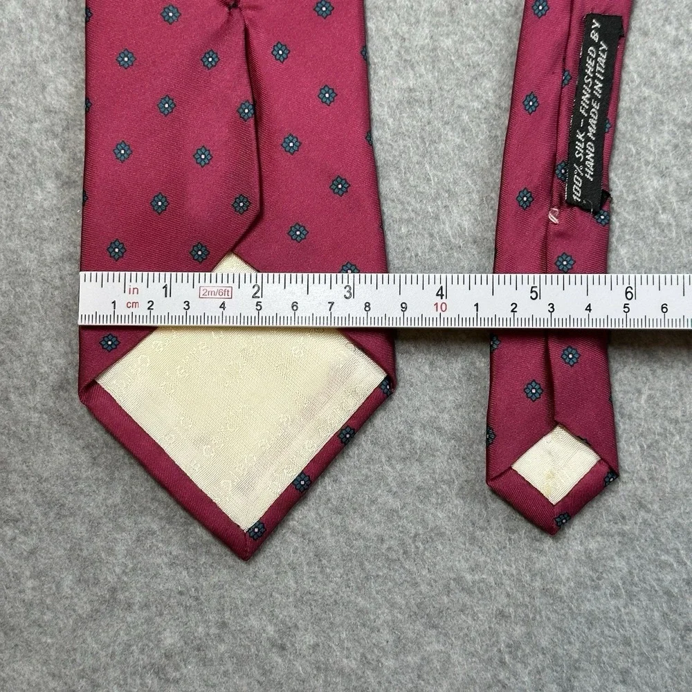 Pierre Cardin 100% Silk Tie Italy Pink Geometric Floral Necktie 57x3.4in